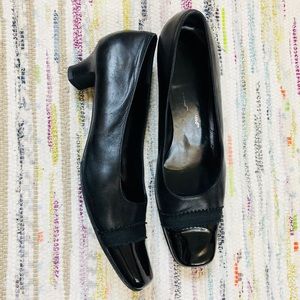 SALVATORE FERRAGAMO TWO TONE LEATHER HEELS 9